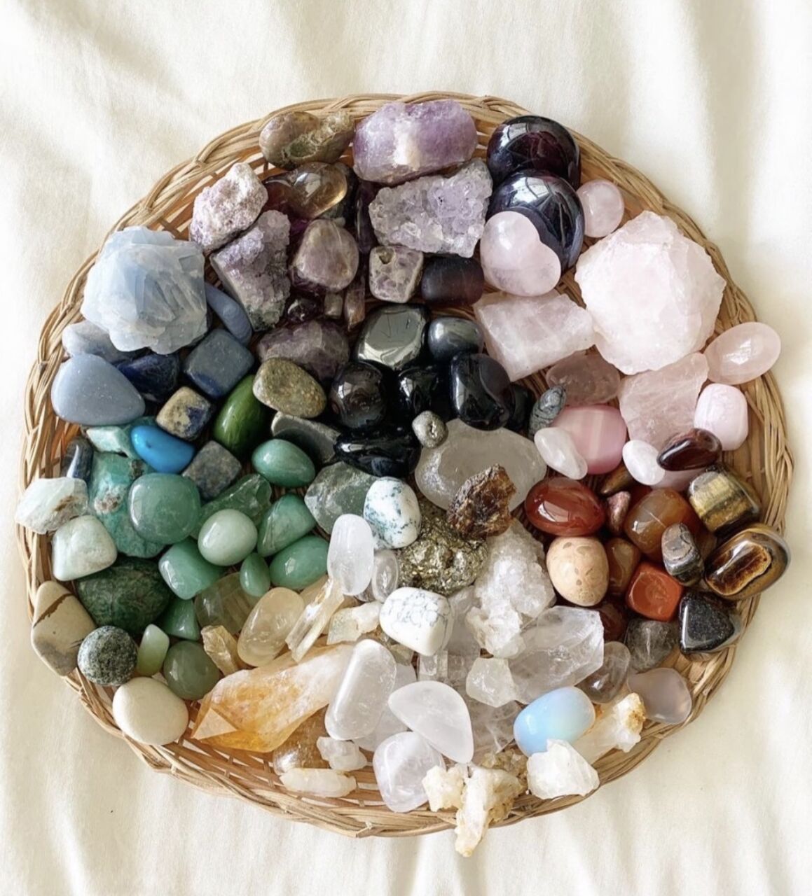 Doğal Taşların Kadim Bilgeliği ve Ruhsal Yolculuğu