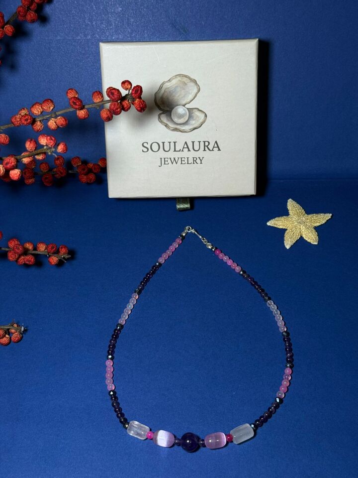 Charis – Selenit, Ametist, Pembe Kuvars & Pembe Akik Kolye