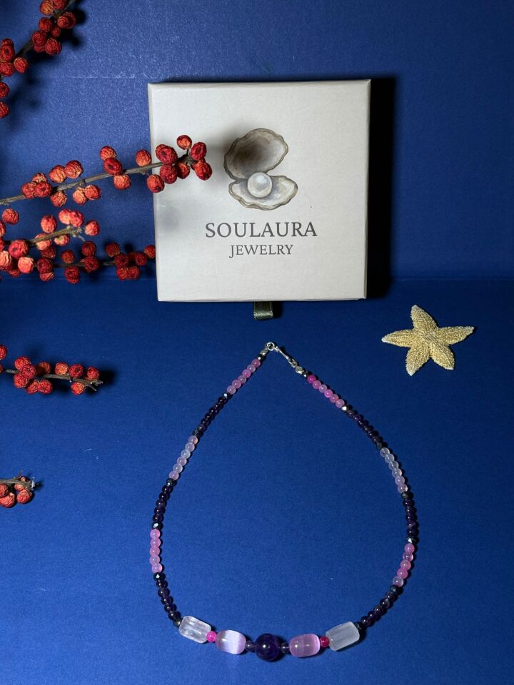 Charis – Selenit, Ametist, Pembe Kuvars & Pembe Akik Kolye