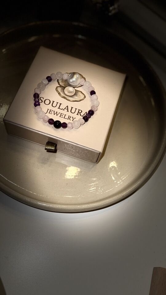 Moonveil – Kristal Kuvars, Ametist, Ay Taşı, Ham Pembe Kuvars & Barok İnci Kadın Bileklik