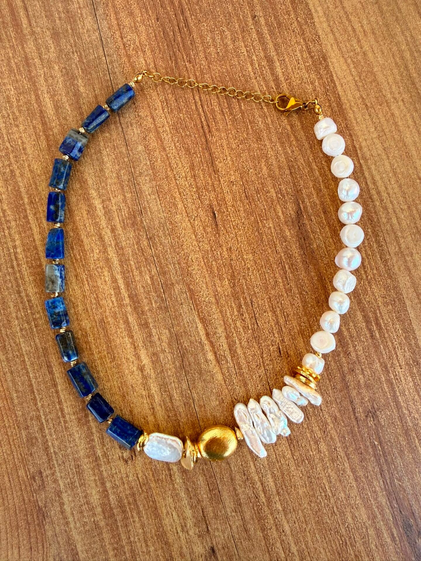Azure Pearl by Mykonos - Doğal İnci Midye ve Lapis Lazuli Kolye